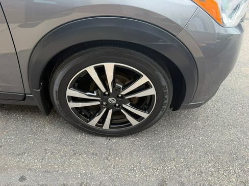 Used 2019 Nissan Kicks SV FWD image 10