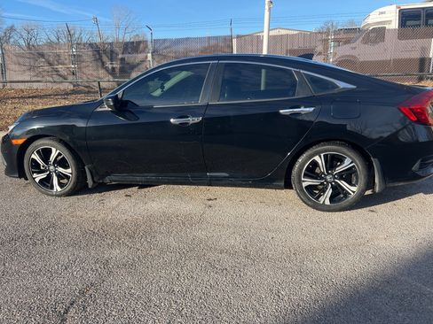 Used 2016 Honda Civic Touring image 6
