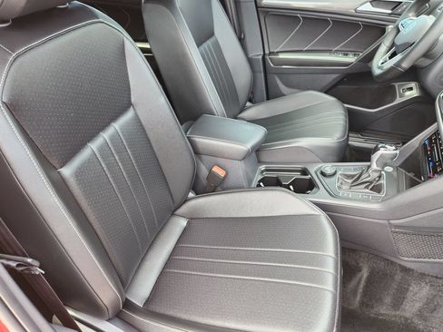 Certified 2024 Volkswagen Tiguan SE R-Line w/ MDO Package, Two-Row AWD/4WD image 16