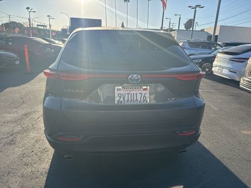 Used 2023 Toyota Venza LE image 8