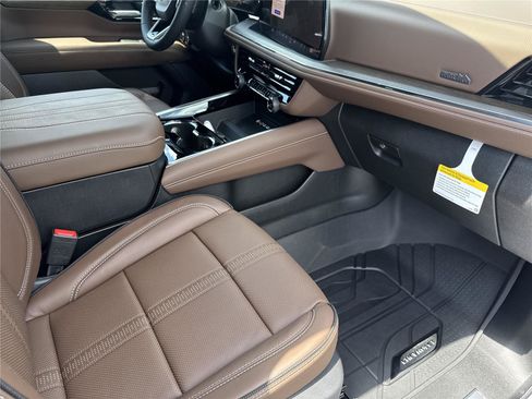 New 2026 Chevrolet Suburban High Country AWD/4WD image 40