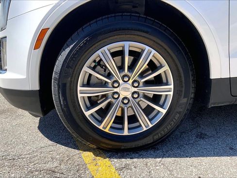 Used 2017 Cadillac XT5 Luxury w/ Driver Awareness Package image 9