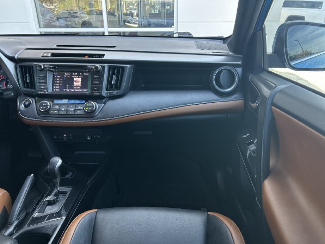 Used 2017 Toyota RAV4 SE FWD image 15
