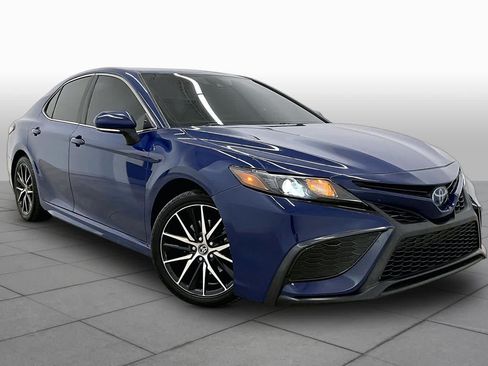 Used 2023 Toyota Camry SE w/ Audio Upgrade Package FWD image 3