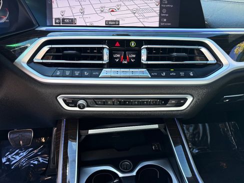 Used 2021 BMW X7 M50i image 31