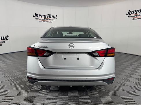 Used 2025 Nissan Altima 2.5 SV FWD image 8
