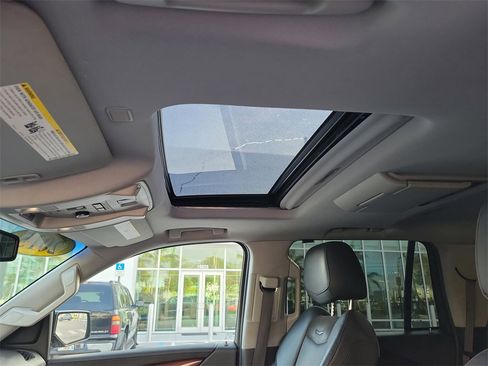 Used 2015 Cadillac Escalade Premium image 18