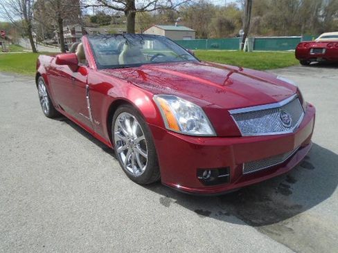 Used 2009 Cadillac XLR V image 3