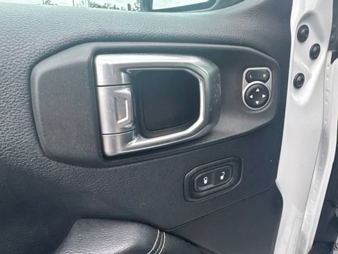 Used 2019 Jeep Wrangler Unlimited Sahara AWD/4WD image 14