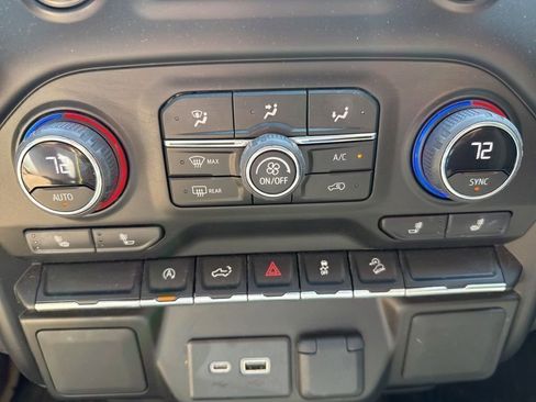 Used 2021 Chevrolet Silverado 1500 LT w/ Z71 Off-Road Package AWD/4WD image 9