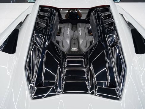 Used 2025 Lamborghini Revuelto image 24