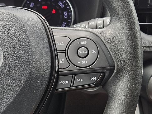 Used 2021 Toyota RAV4 XLE AWD/4WD image 21