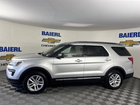 Used 2018 Ford Explorer XLT AWD/4WD image 2