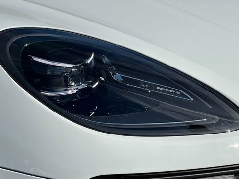 Used 2025 Porsche Macan image 37
