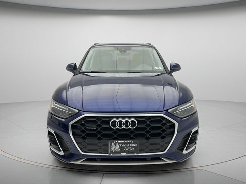 Used 2023 Audi Q5 2.0T Premium w/ Convenience Package AWD/4WD image 2