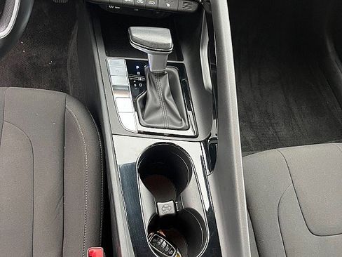 Used 2023 Hyundai Elantra SEL w/ Convenience Package image 10