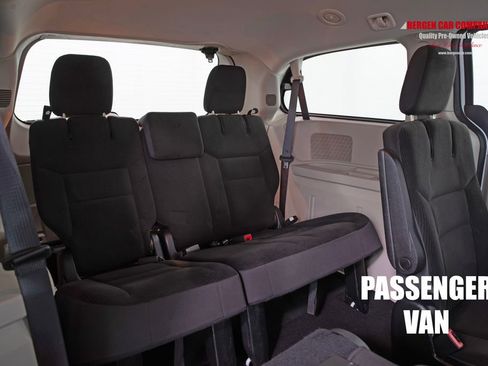Used 2018 Dodge Grand Caravan SE w/ UConnect Hands-Free Group FWD image 19