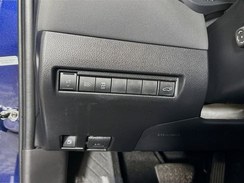 Certified 2021 Toyota Venza LE AWD/4WD image 11