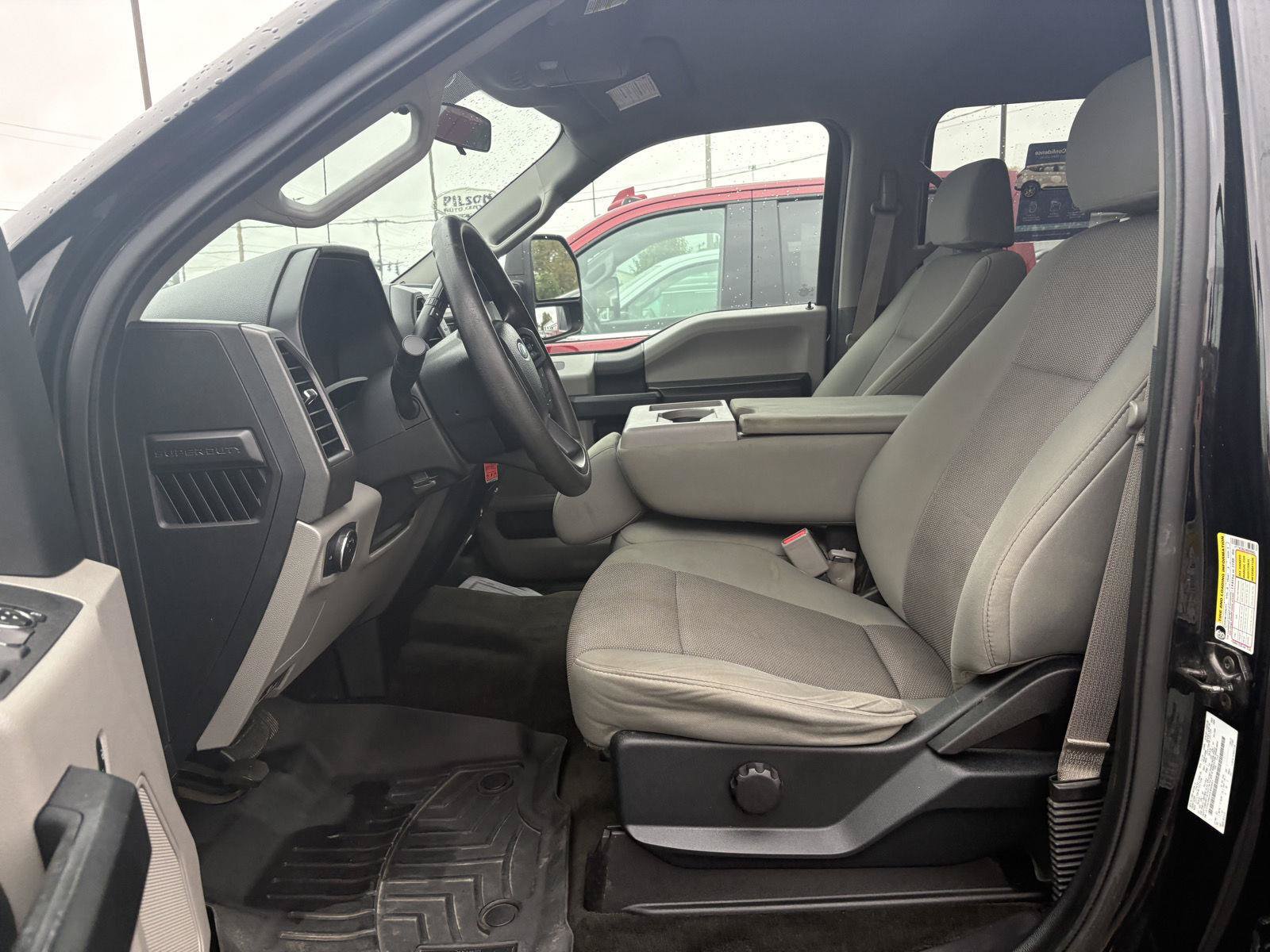Used 2017 Ford F250 XL w/ STX Appearance Package AWD/4WD image 4