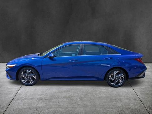 Used 2025 Hyundai Elantra SEL w/ Cargo Package FWD image 7