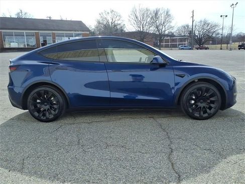 Used 2023 Tesla Model Y Long Range image 6