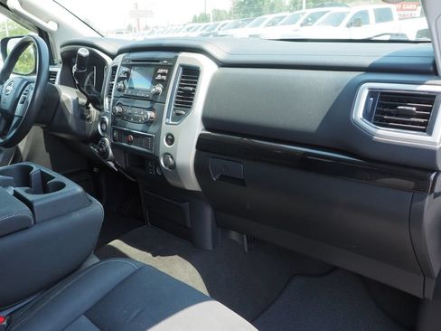 Used 2018 Nissan Titan SV AWD/4WD image 19