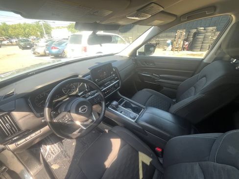 Used 2025 Nissan Pathfinder SV AWD/4WD image 27