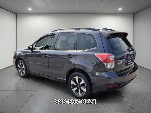 Used 2018 Subaru Forester 2.5i Premium AWD/4WD image 3