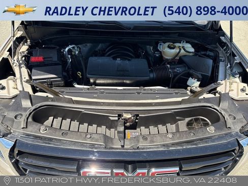 Used 2022 GMC Yukon SLE w/ Gmc Pro Safety Plus Package AWD/4WD image 9