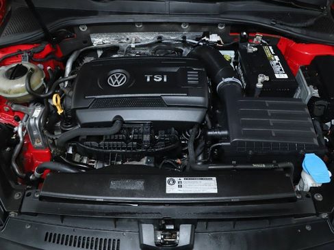 Used 2015 Volkswagen GTI SE image 31