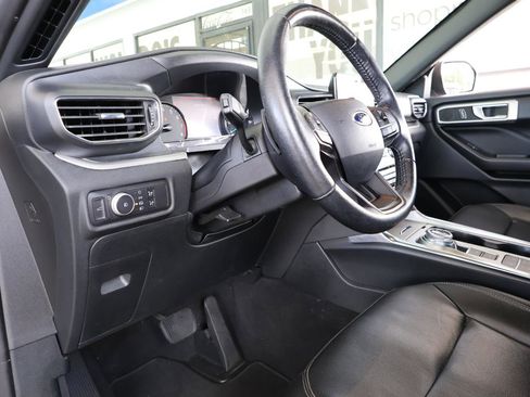 Used 2020 Ford Explorer XLT w/ Equipment Group 202A RWD image 41