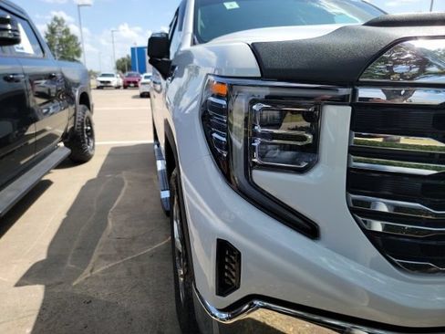Used 2022 GMC Sierra 1500 SLT w/ SLT Premium Plus Package AWD/4WD image 5