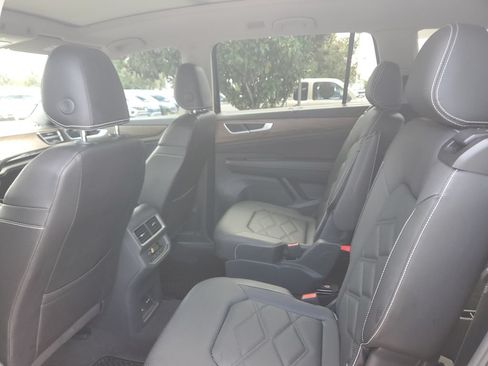 Certified 2024 Volkswagen Atlas SE w/ Panoramic Sunroof Package FWD image 17