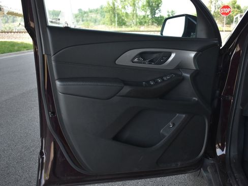 Used 2023 Chevrolet Traverse LT FWD image 12