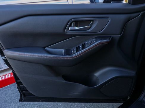 Used 2025 Nissan Rogue SV image 23