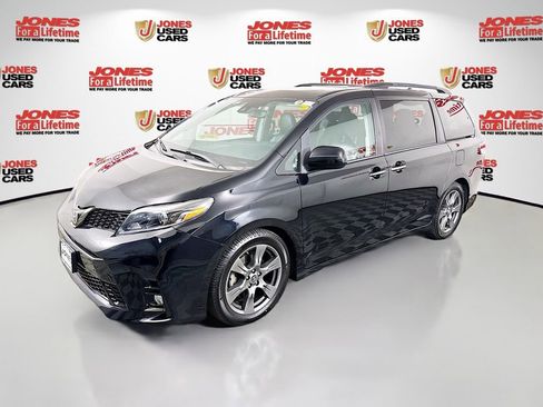 Used 2019 Toyota Sienna SE Premium image 17