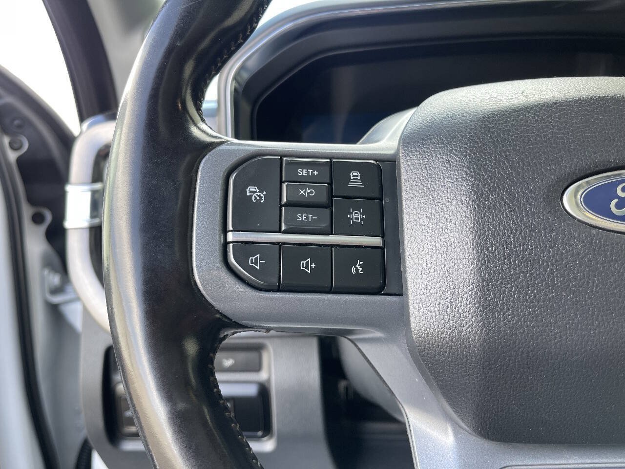 Used 2023 Ford F350 Lariat w/ Lariat Ultimate Package AWD/4WD image 46