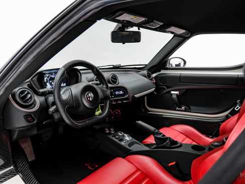 Used 2015 Alfa Romeo 4C Coupe w/ Leather Interior Group image 33