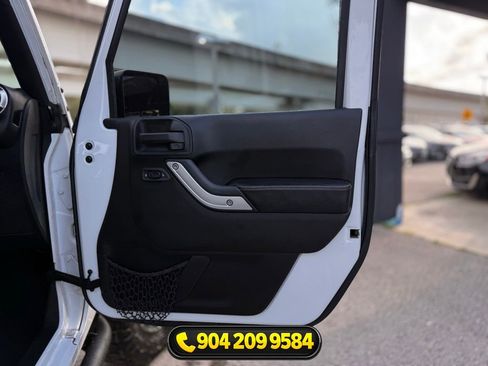 Used 2016 Jeep Wrangler Unlimited Rubicon AWD/4WD image 17