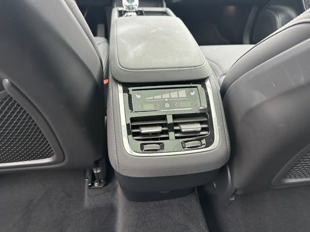 Used 2025 Volvo XC90 B6 Plus AWD/4WD image 39