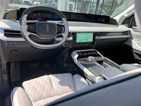 New 2026 Lincoln Navigator L Black Label AWD/4WD image 17