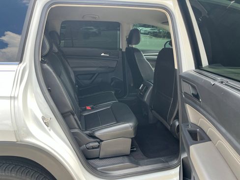 Used 2021 Volkswagen Atlas SE w/ Towing Package FWD image 36