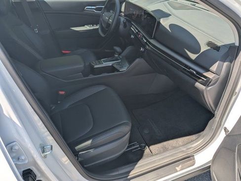 Used 2026 Kia Sportage EX FWD image 12