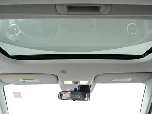 Used 2023 Hyundai Venue SEL image 19