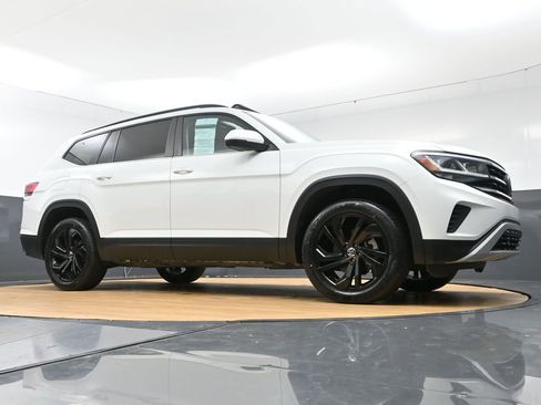 Used 2023 Volkswagen Atlas SE w/ Panoramic Sunroof Package AWD/4WD image 52