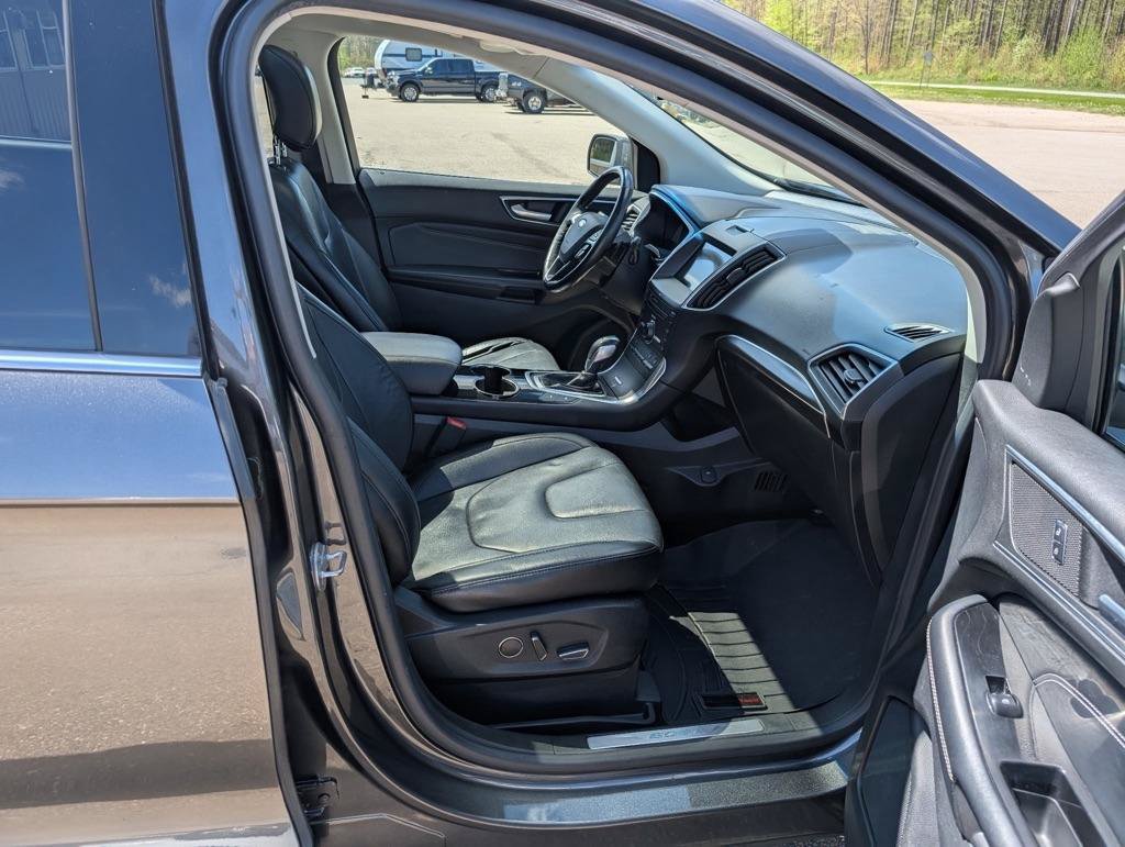 Used 2016 Ford Edge Titanium w/ Equipment Group 302A AWD/4WD image 18