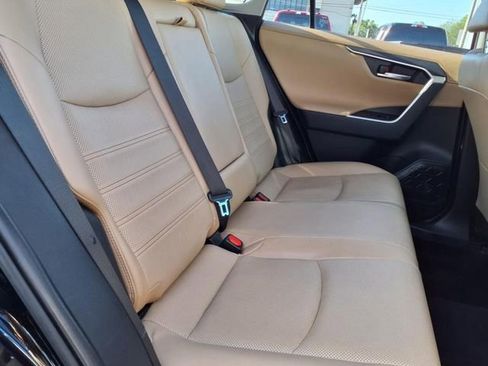 Used 2020 Toyota RAV4 Limited image 31