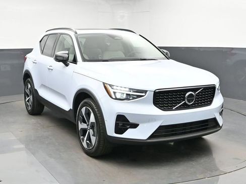 New 2026 Volvo XC40 B5 Plus w/ Protection Package Premier AWD/4WD image 2