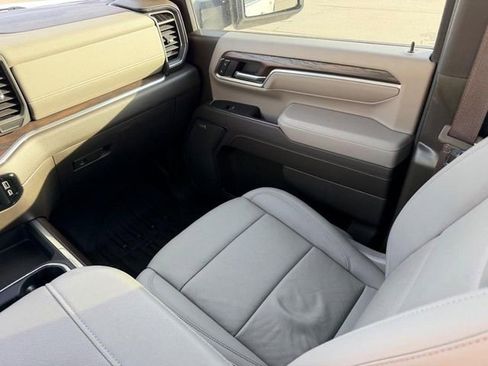 Used 2025 GMC Sierra 3500 SLT w/ SLT Premium Package image 15