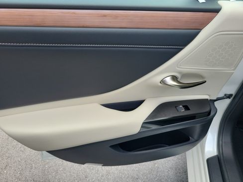 Used 2025 Lexus ES 350 w/ Premium Package FWD image 10